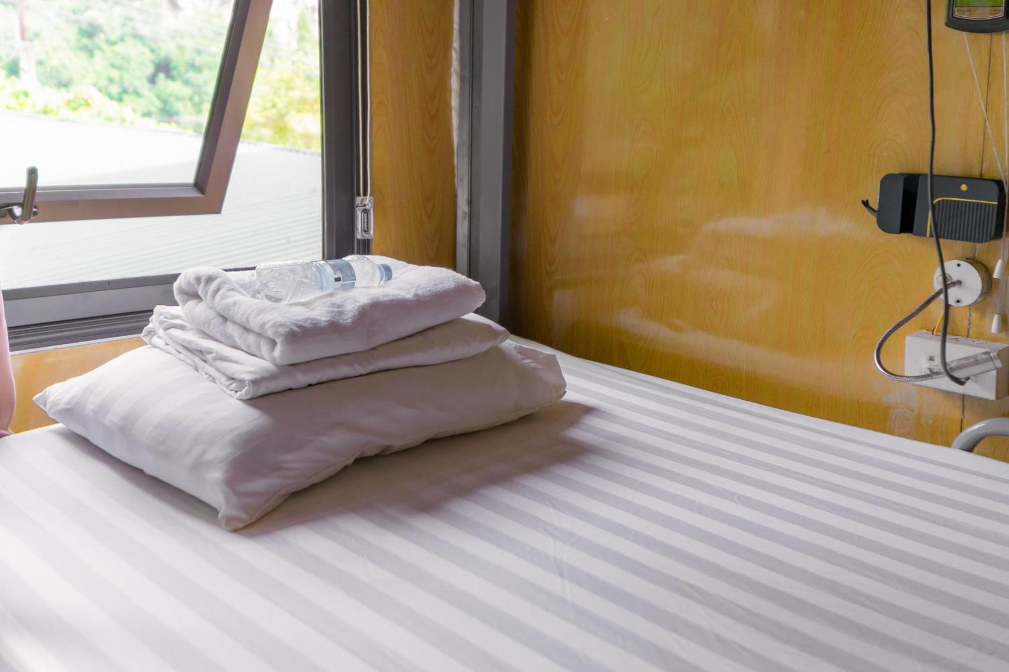 Bed in 6-Bed Mixed Dormitory Room